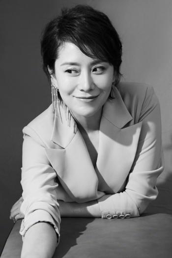 高清中国南京女演员海清清新美艳变身精灵唯美时尚写真第1张