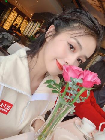 美女高露图片 _ 第(1)张