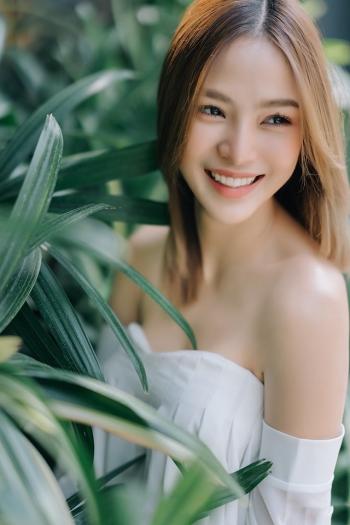中国内地安徽女演员海铃性感妩媚活动写真图片第0张