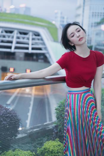 吕佳容图片 _ 第(1)张