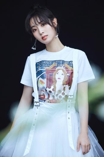 高清中国内地北京朝阳女演员邢菲妩媚动人写真桌面壁纸第0张