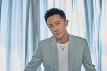 迪丽热巴红皮裙性感高清手机壁纸第5张