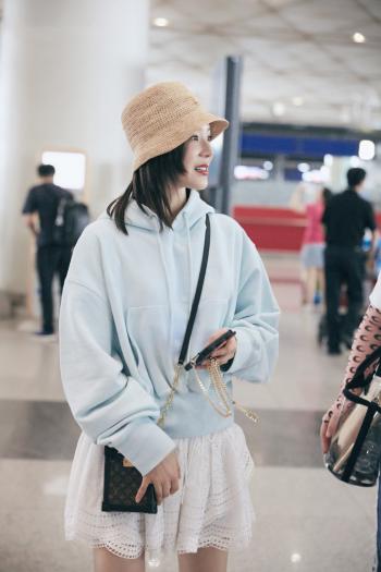 高清中国内地影视湖北省襄阳女演员袁姗姗时尚养眼写真桌面壁纸第1张