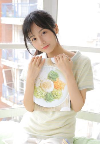 超像林志玲的美丽校花 甜美校服装写真第2张