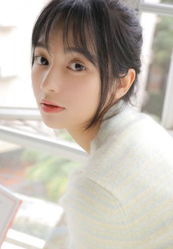 超像林志玲的美丽校花 甜美校服装写真第1张
