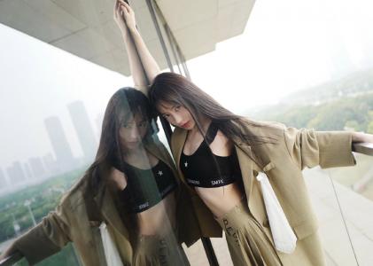 林允性感露脐装清爽写真图片第2张