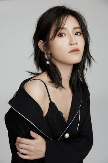 美女苏青图片 _ 第(1)张