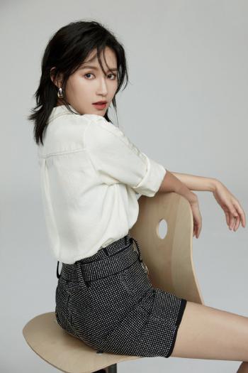美女苏青图片 _ 第(1)张