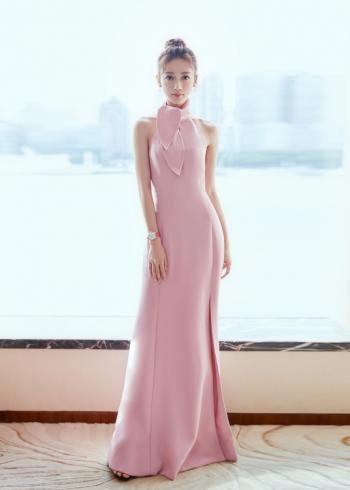 高清中国内地北京人影视女演员吴谨言夏日清甜写真图片第1张