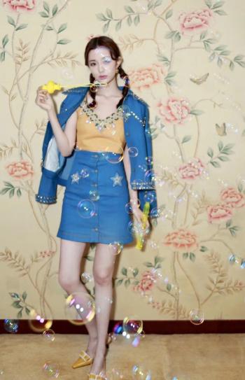 盖玥希黄裙优雅时尚写真图片第4张