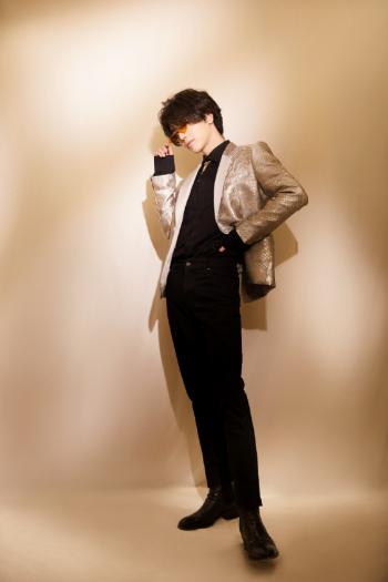 华晨宇清新运动装杂志写真图片第6张