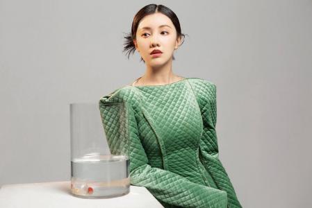 内地沈阳女演员王鹤润甜美写真图片桌面壁纸第2张