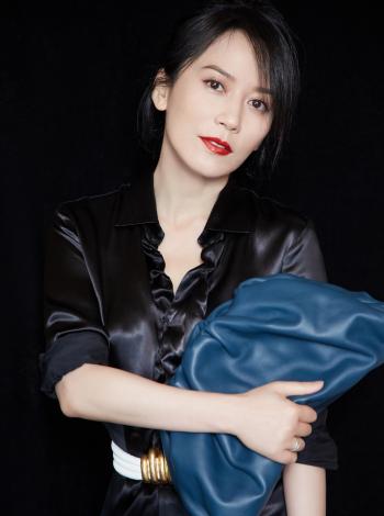 高清中国导演,演员俞飞鸿优雅从容活动图片第3张