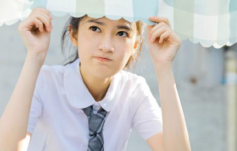 中国内地海市女演员汤梦佳清纯可爱冬日写真图片第3张