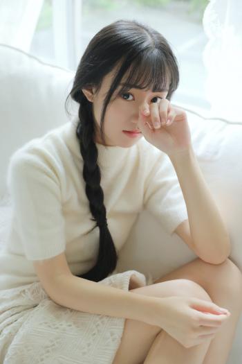新疆乌鲁木齐美女演员迪丽热巴性感抹胸裙写真桌面壁纸第0张