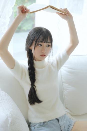 新疆乌鲁木齐美女演员迪丽热巴性感抹胸裙写真桌面壁纸第3张