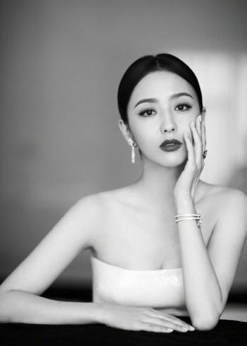高清中国内地新疆伊犁影视女演员佟丽娅超A背头高清桌面壁纸第3张