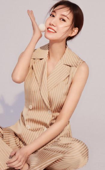 美女高露图片 _ 第(1)张
