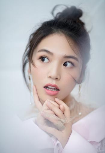 黄英图片 _ 第(1)张