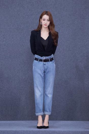 新疆乌鲁木齐美女演员迪丽热巴性感迷人写真桌面壁纸第2张