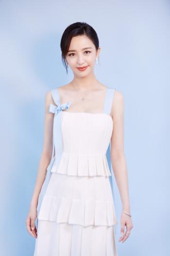 高清中国内地新疆伊犁影视女演员佟丽娅性感妩媚写真图片第0张