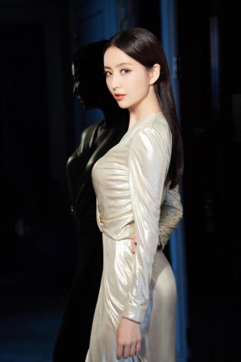 高清中国内地新疆伊犁影视女演员佟丽娅高贵典雅性感写真图片第1张
