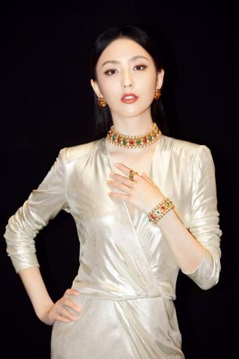 高清中国内地新疆伊犁影视女演员佟丽娅高贵典雅性感写真图片第0张