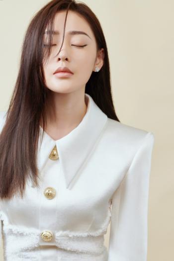 高清哈尔滨新生代女演员张天爱个性夸张写真图片第0张