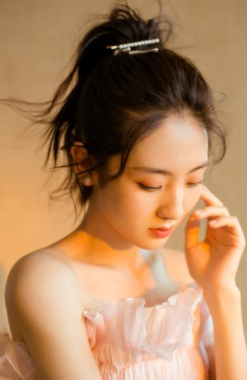 高清中国内地北京朝阳女演员邢菲清爽唯美高清桌面壁纸第2张