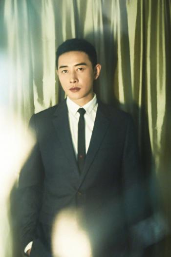 罗晋魅力型男冬日户外写真图片第3张