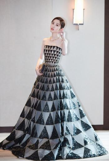 高清中国内地四川女演员唐艺昕上海电影节优雅写真图片第3张