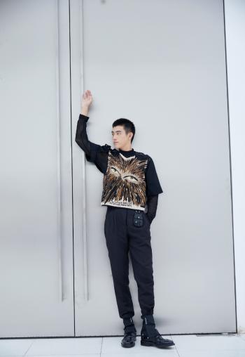 高清中国内地男演员陈飞宇黑色西装帅气写真图片第6张