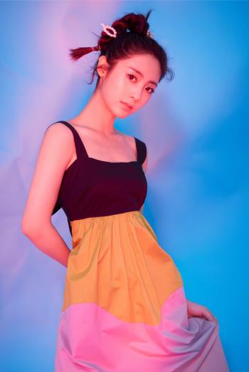 高清中国内地北京朝阳女演员邢菲妩媚动人写真桌面壁纸第2张