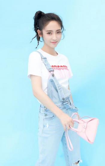 高清中国内地北京朝阳女演员邢菲妩媚动人写真桌面壁纸第0张
