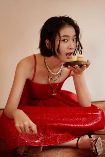 中国内地浙江省义乌女演员张雪迎时尚个性写真图片第3张