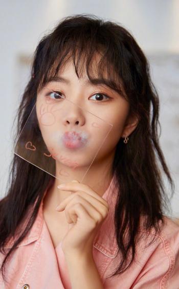 中国内地四川泸州影视女演员可爱女星谭松韵清纯静美写真第2张