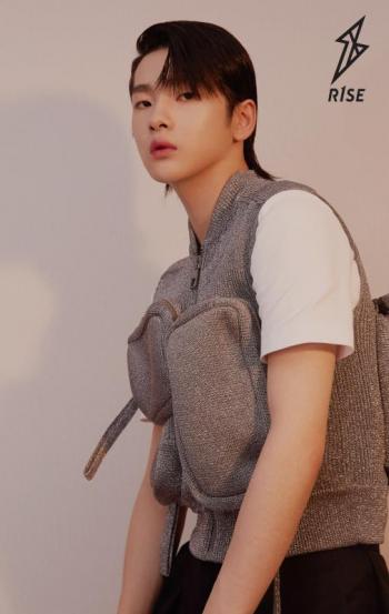 高清大陆男明星欧阳娜娜周震南时尚杂志写真图片第4张