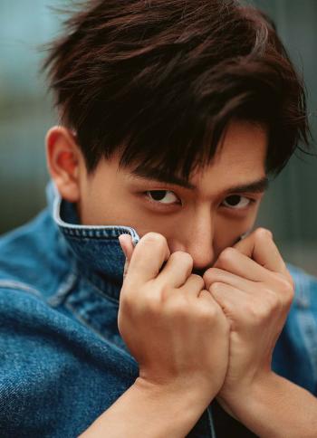 中国内地湖北荆州男演员李现男友力十足休闲写真图片第4张