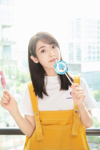 高清中国内地北京朝阳女演员邢菲清爽唯美高清桌面壁纸第3张