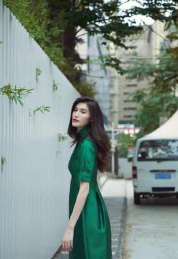 超模何穗图片 _ 第(1)张