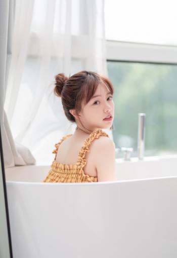 美女热裤图片 _ 第(6)张