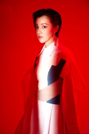 内地沈阳女演员王鹤润甜美写真图片桌面壁纸第3张