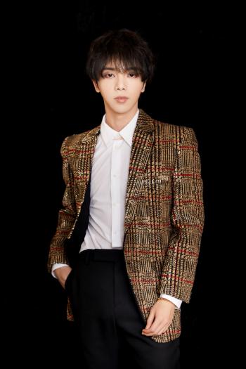 华晨宇极限挑战公益演唱会写真图片第4张