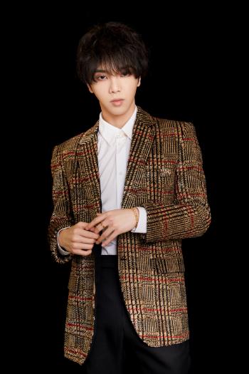 华晨宇极限挑战公益演唱会写真图片第5张