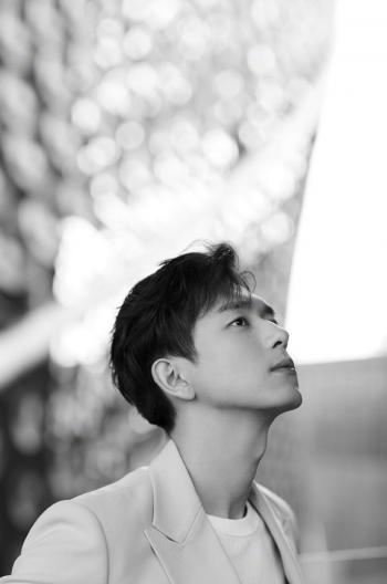 中国内地湖北荆州男演员李现最新酷痞范时尚杂志封面大片第4张