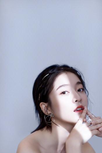 中国内地浙江省义乌女演员张雪迎时尚个性写真图片第0张