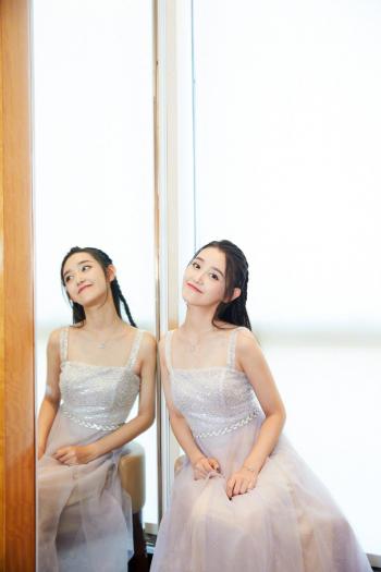 蒋依依仙气白裙清纯高清桌面壁纸第6张