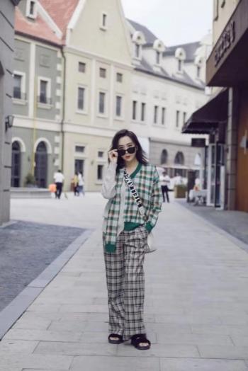 高清中国内地辽宁省沈阳女演员杜若溪时尚街拍图片桌面壁纸第1张