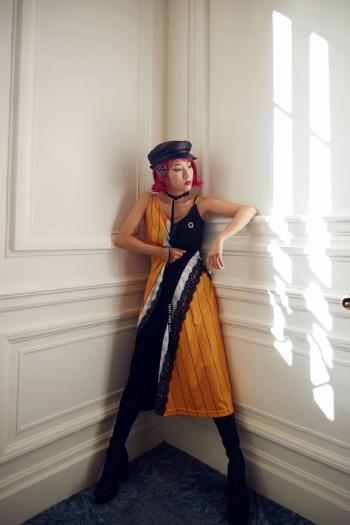 李念性感撩人时尚写真图片第4张