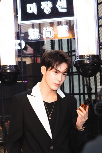 高清广东省深圳男明星曾舜晞清爽帅气写真图片第2张